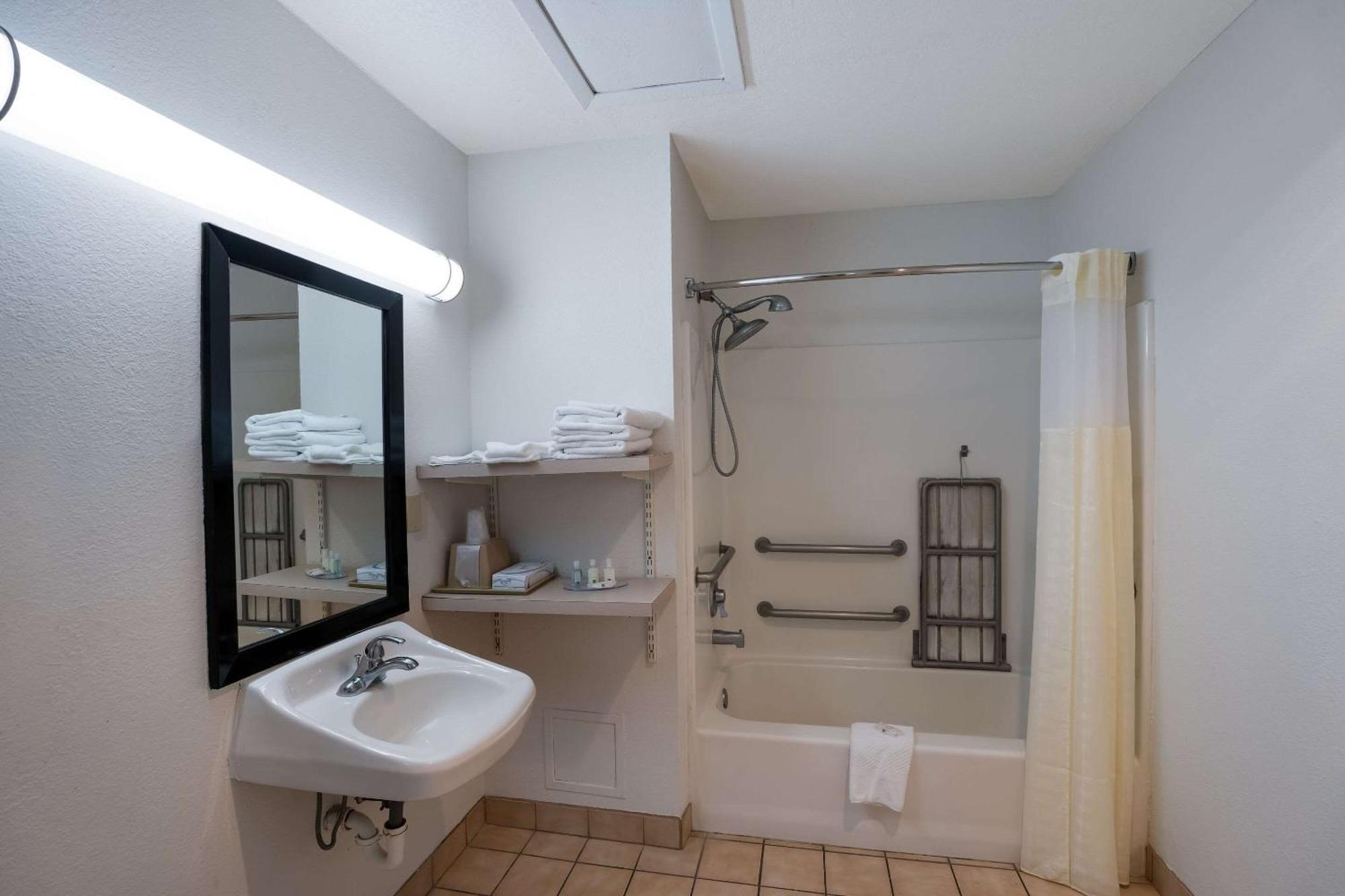 Quality Inn & Suites Junction Extérieur photo
