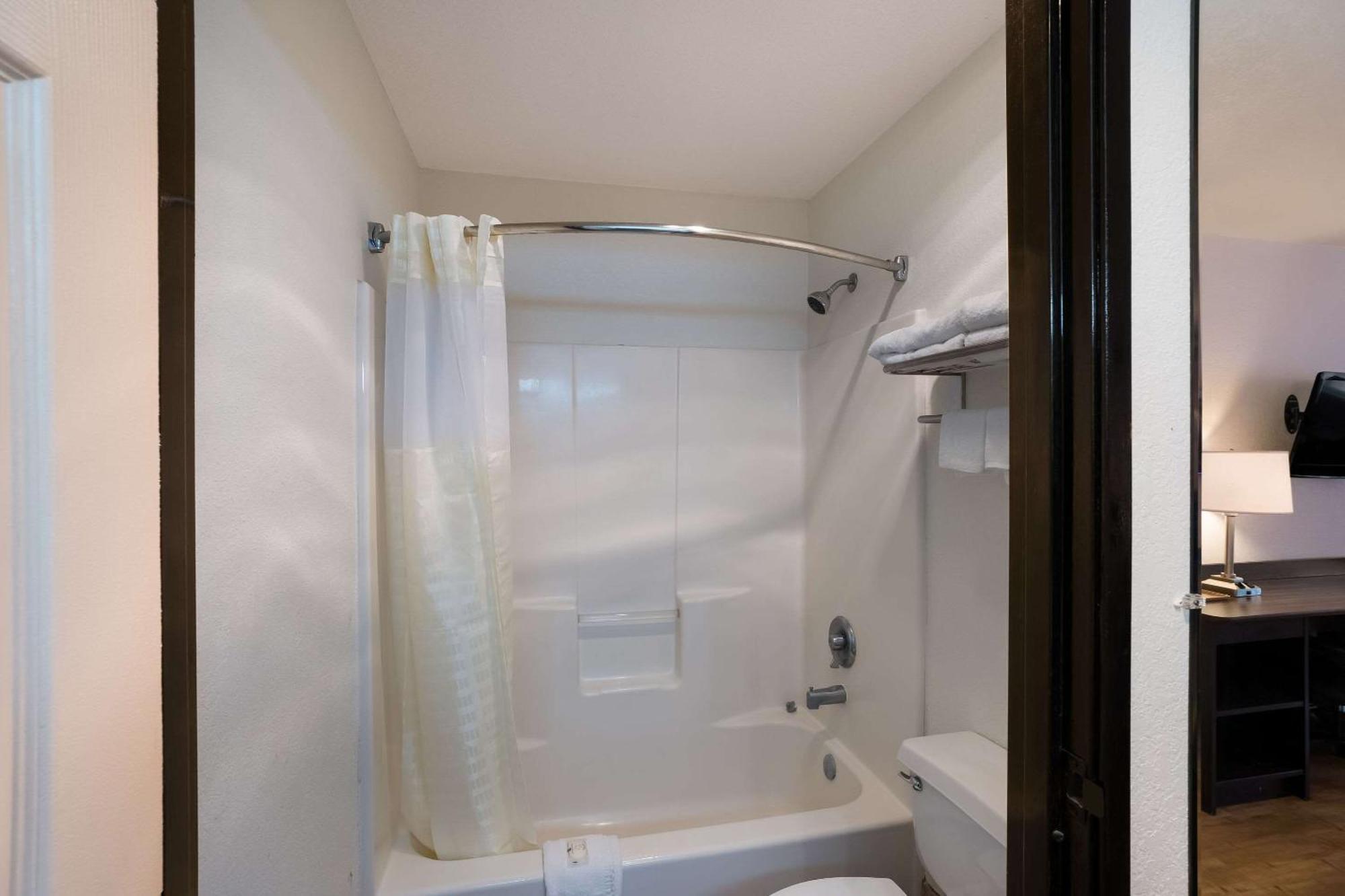 Quality Inn & Suites Junction Extérieur photo