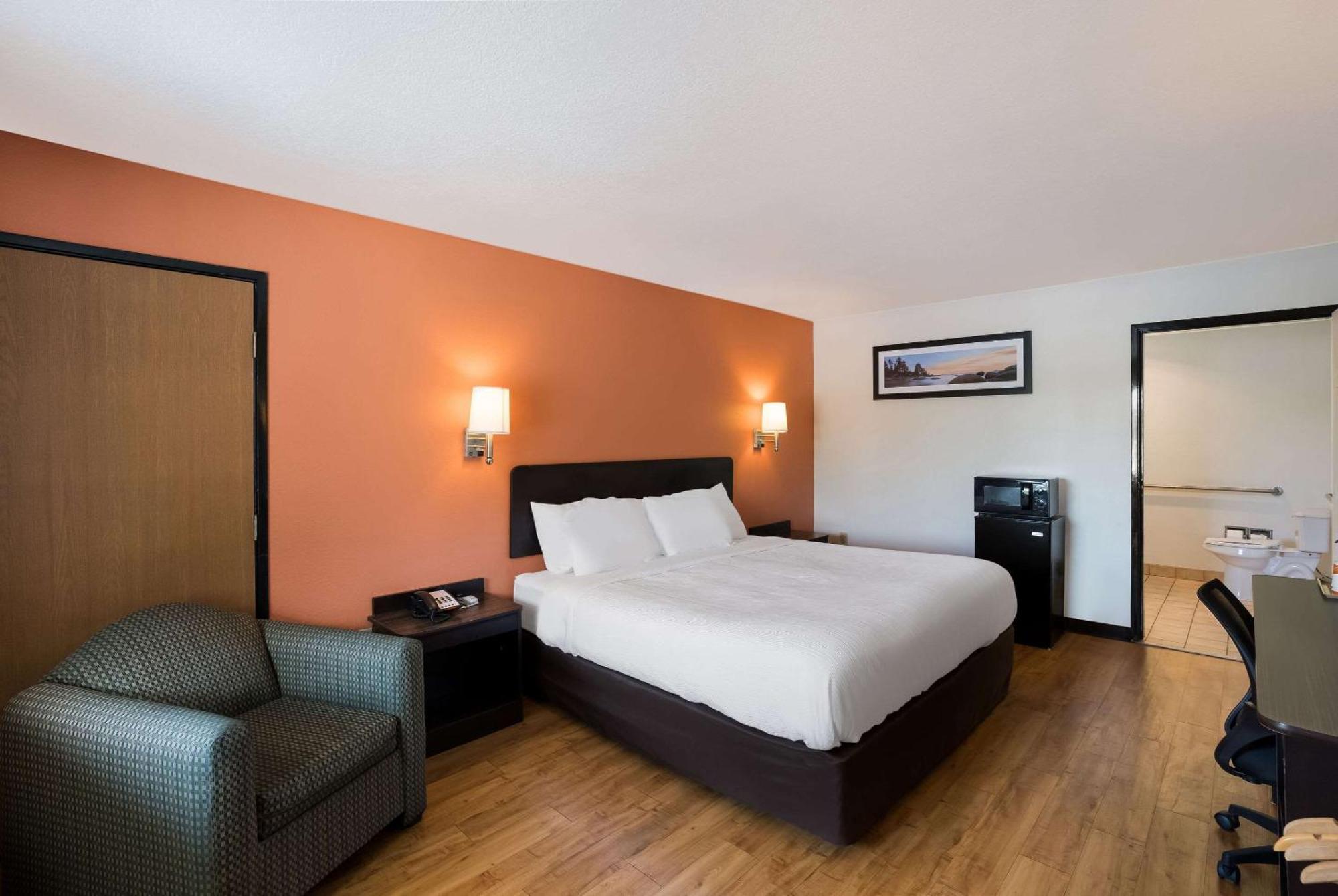 Quality Inn & Suites Junction Extérieur photo