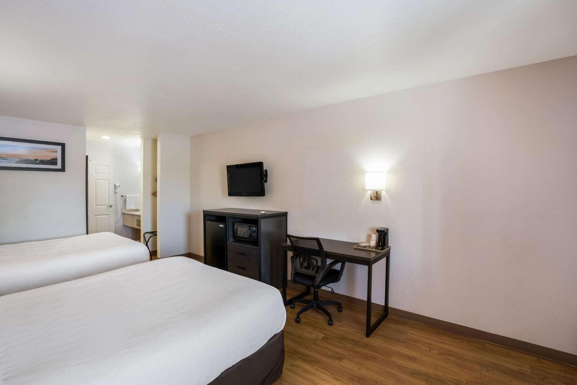 Quality Inn & Suites Junction Extérieur photo