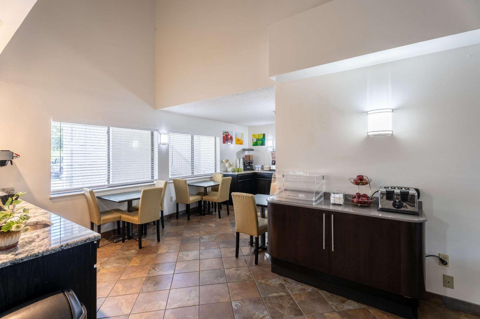 Quality Inn & Suites Junction Extérieur photo