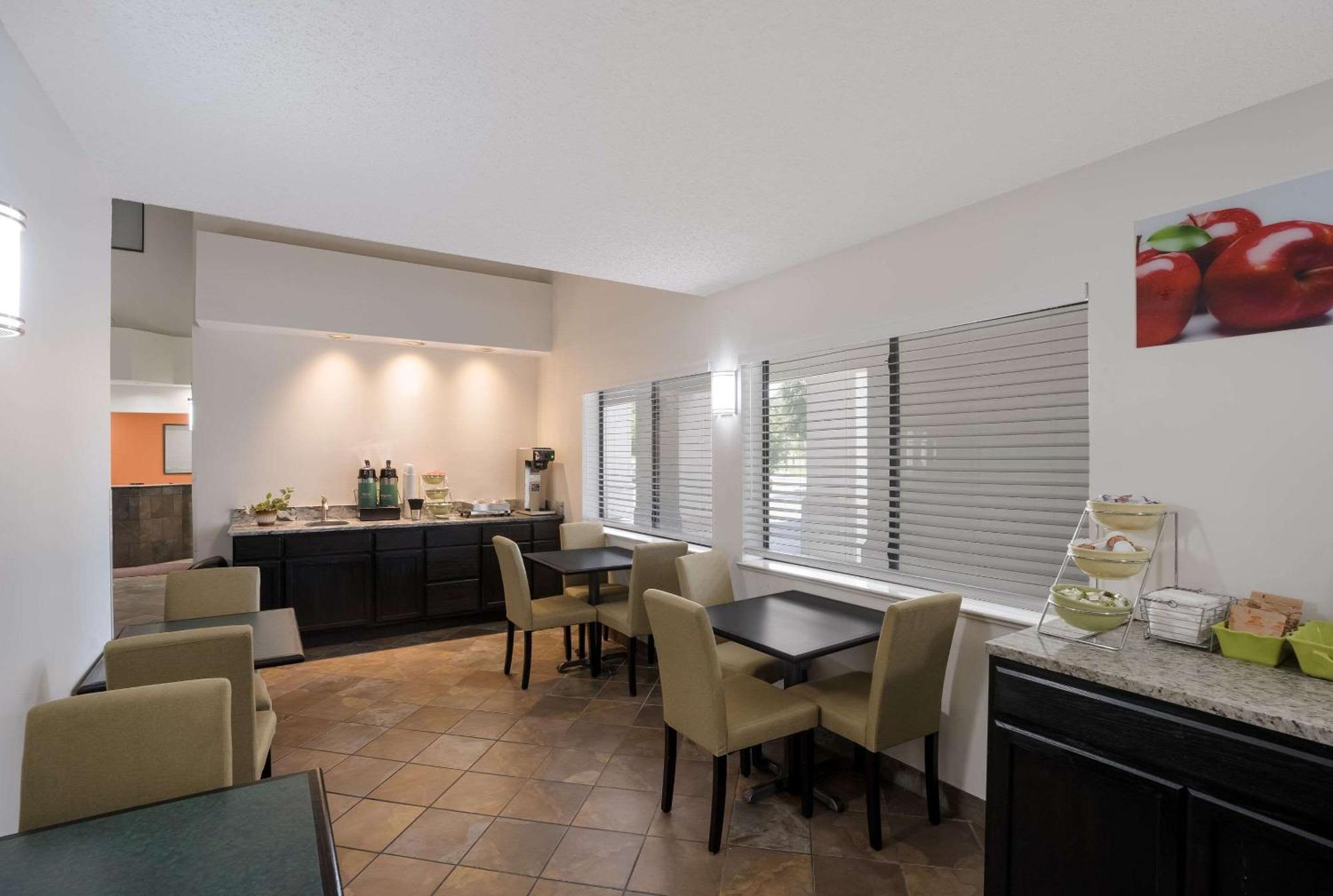Quality Inn & Suites Junction Extérieur photo