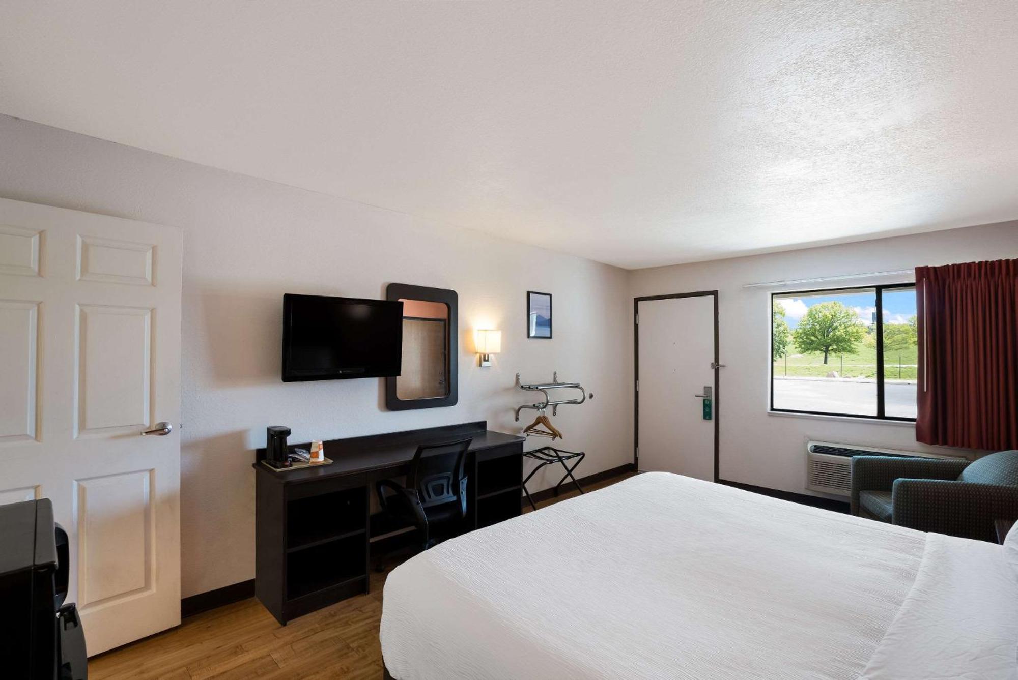 Quality Inn & Suites Junction Extérieur photo