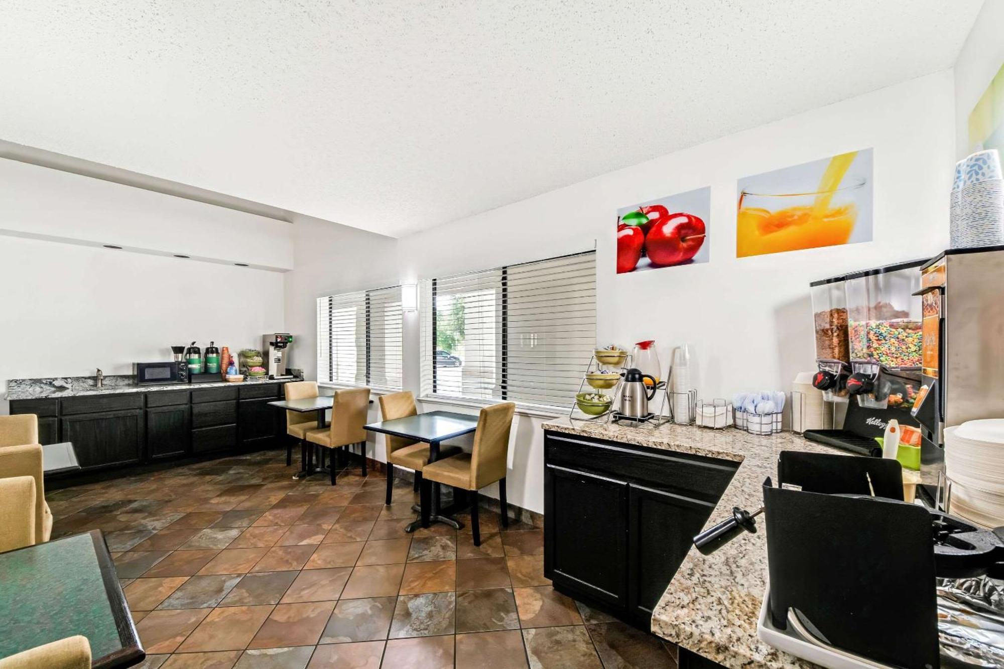 Quality Inn & Suites Junction Extérieur photo