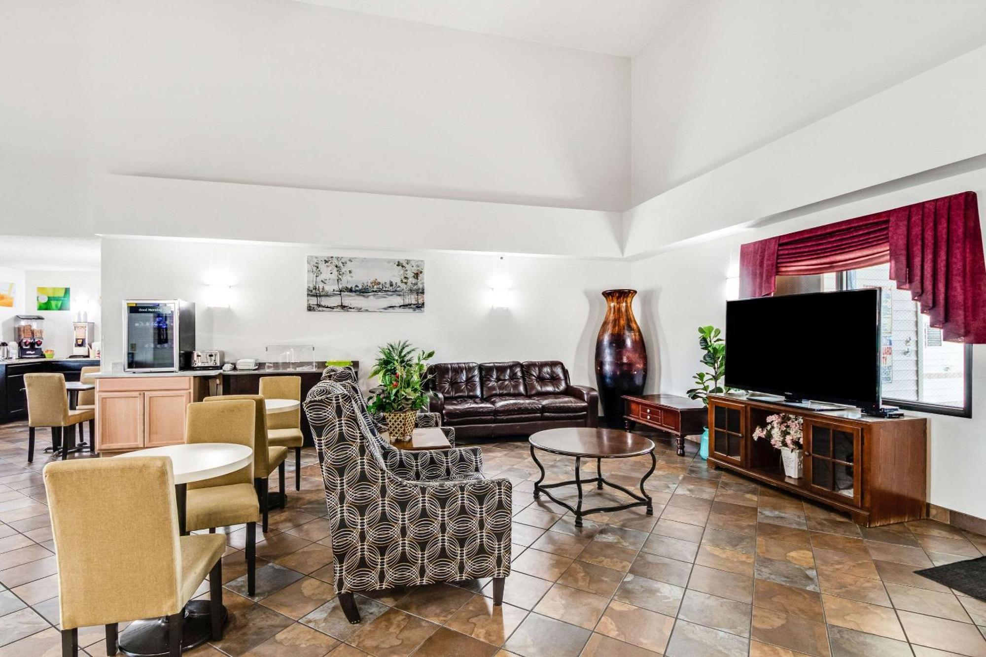 Quality Inn & Suites Junction Extérieur photo